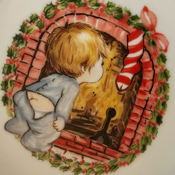 Vintage JASCO 1982 Christmas Plate, 22K Gold Edged, Boy by Fireplace, Japan - Picture 5 of 15